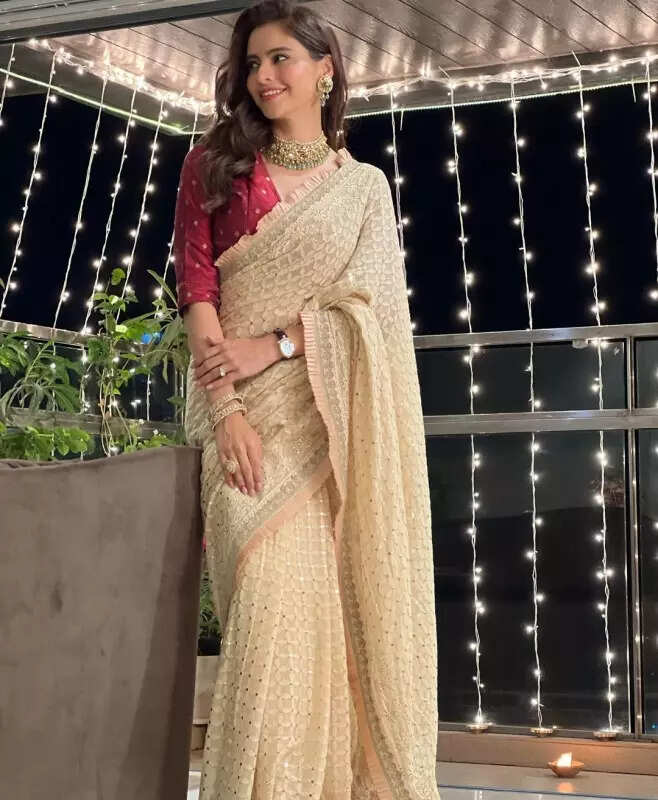 <BR> sets the temperature soaring with these pictures!