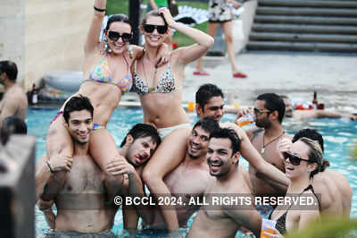 Babes sizzle @ DME pool party