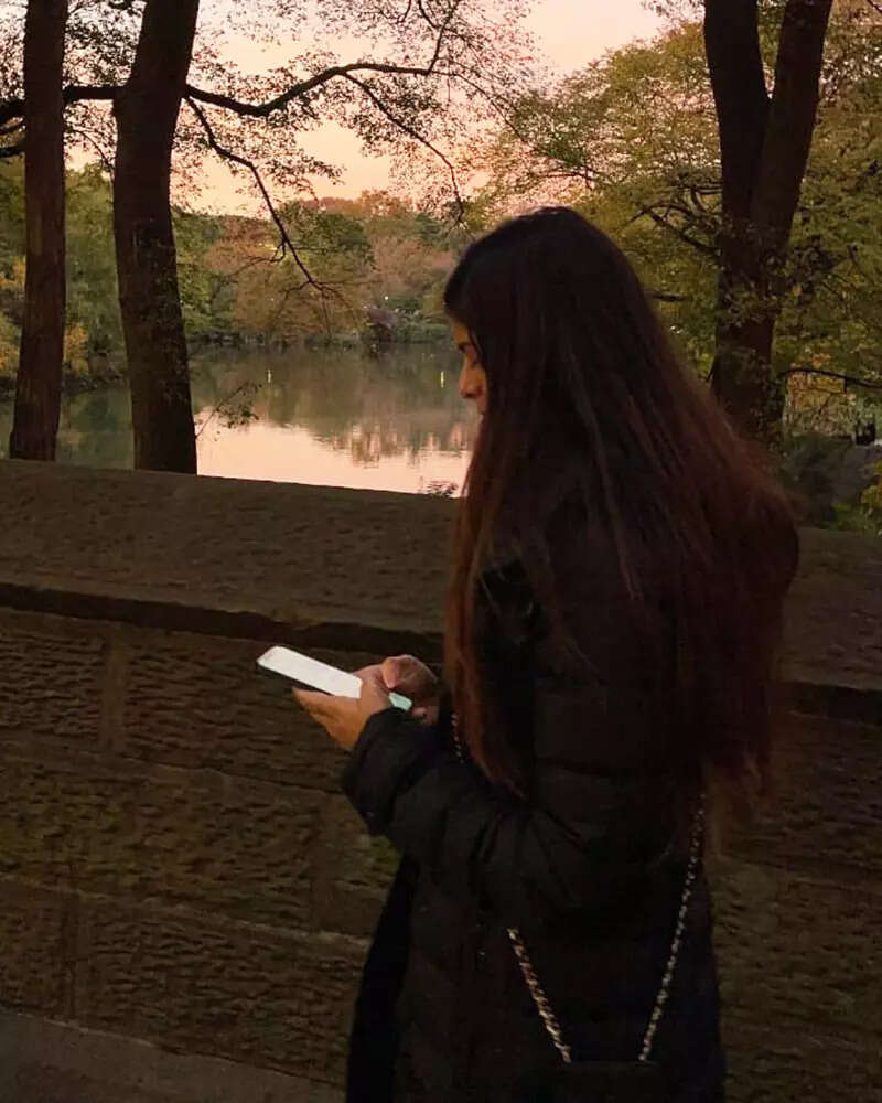 Relaxed after Aryan Khan's bail, Suhana Khan's new pictures with her friends go viral