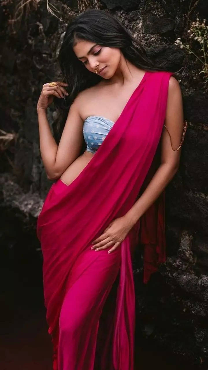 Malavika Mohanan raises temperature in gorgeous sarees | Times of India