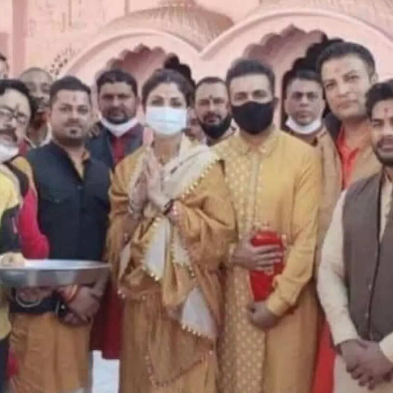 Post bail, pictures of Raj Kundra and Shilpa Shetty seeking blessings at a temple go viral