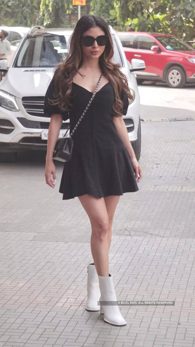 #ETimesSnapped: From Malaika Arora to Mouni Roy, paparazzi pictures of your favourite celebs