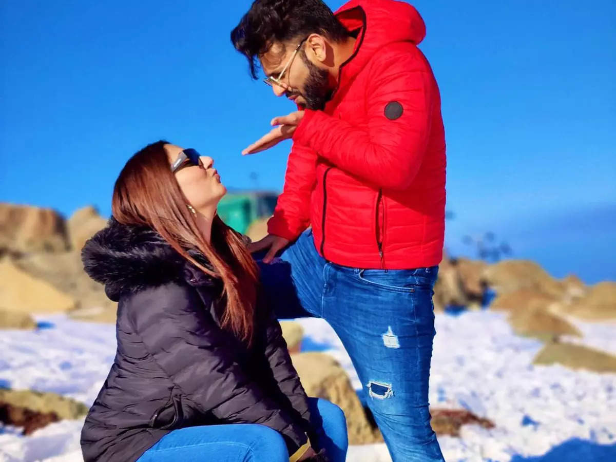 Rahul Vaidya shares romantic pictures from Kashmir; wishes birthday girl Disha Parmar with this adorable post
