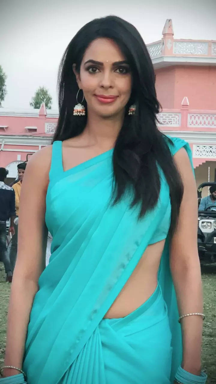 Mallika Sherawat beautiful sequence saree for women, with popular Unstitched blouse multicolored georgette saree for cocktail party