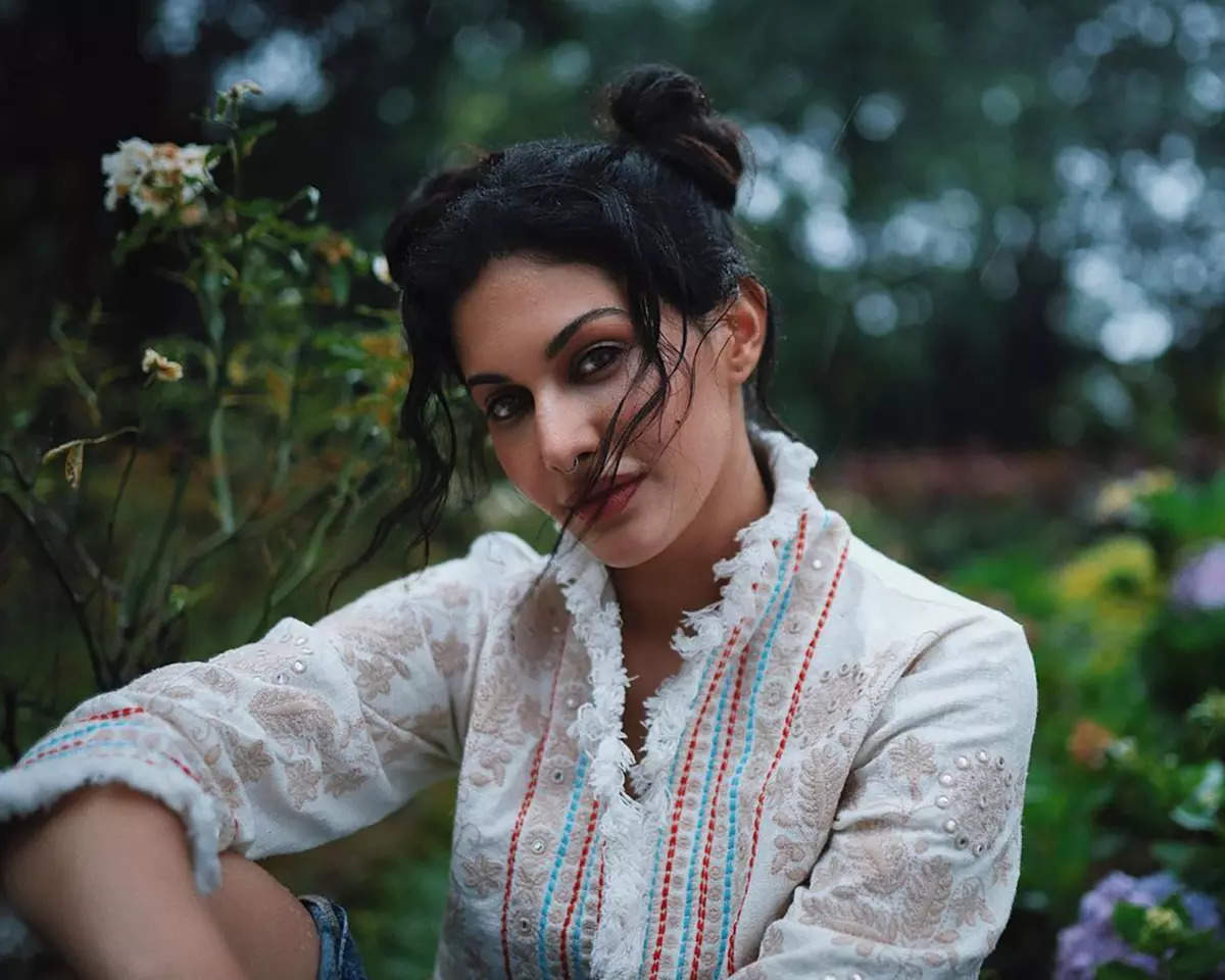 Amyra Dastur is raising temperatures with her glamorous photoshoots