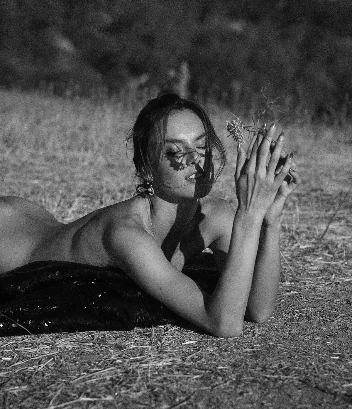 Alessandra Ambrósio ups the glam quotient with her bewitching photos