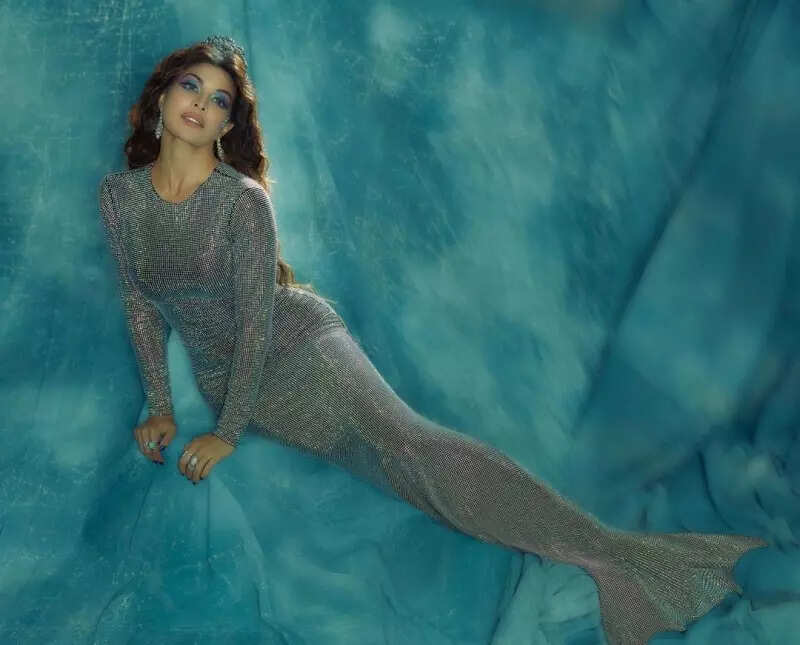 Jacqueline Fernandez turns pool baby as she paints Instagram blue in a stellar printed monokini, photos go viral