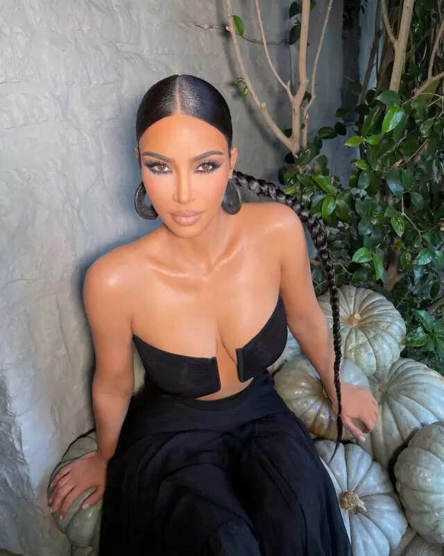 Kim Kardashian captivates fans with her alluring pictures