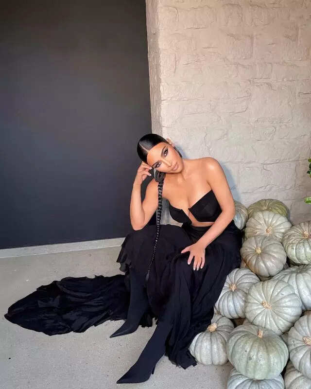 Kim Kardashian captivates fans with her alluring pictures