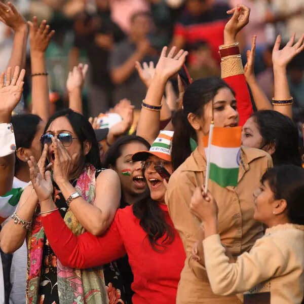 These pictures from Beating Retreat ceremony at Wagah border will fill you with patriotic fervour