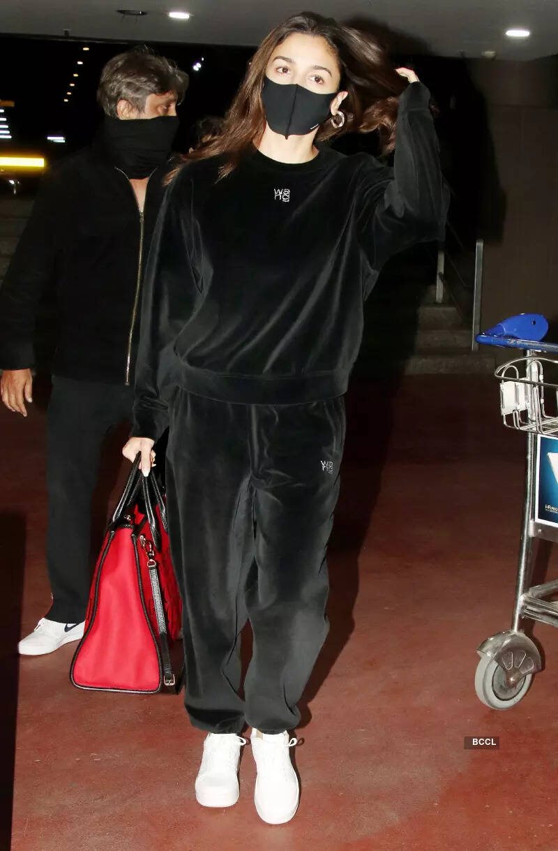 #ETimesSnapped: From Alia Bhatt to Ayushmann Khurrana, paparazzi pictures of your favourite celebs