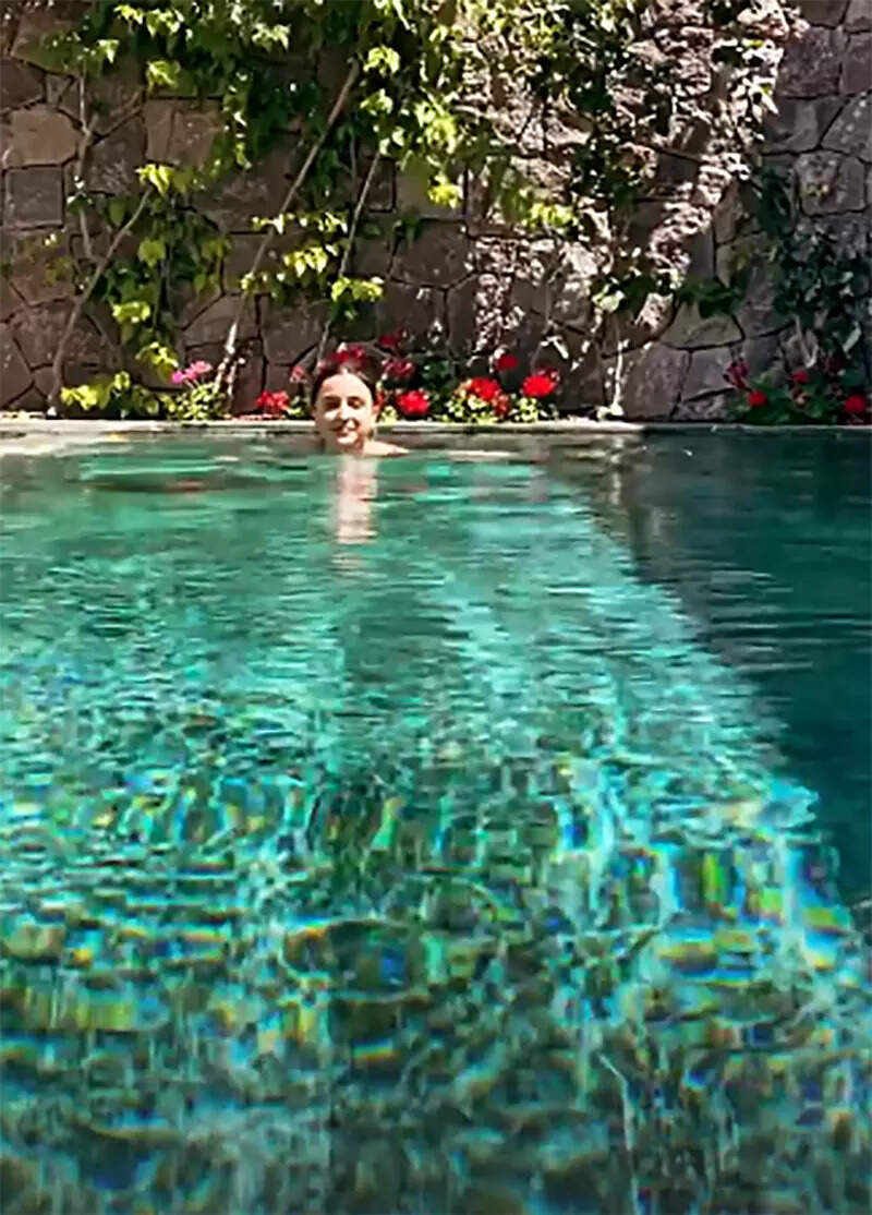 This new picture of bikini-clad Parineeti Chopra getting her dose of Vitamin Sea trends