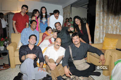 'CID' team @ Lata Mangeshkar's house