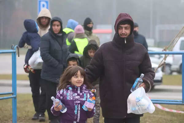 These pictures of migrants braving cold at Poland-Belarus border will melt your heart
