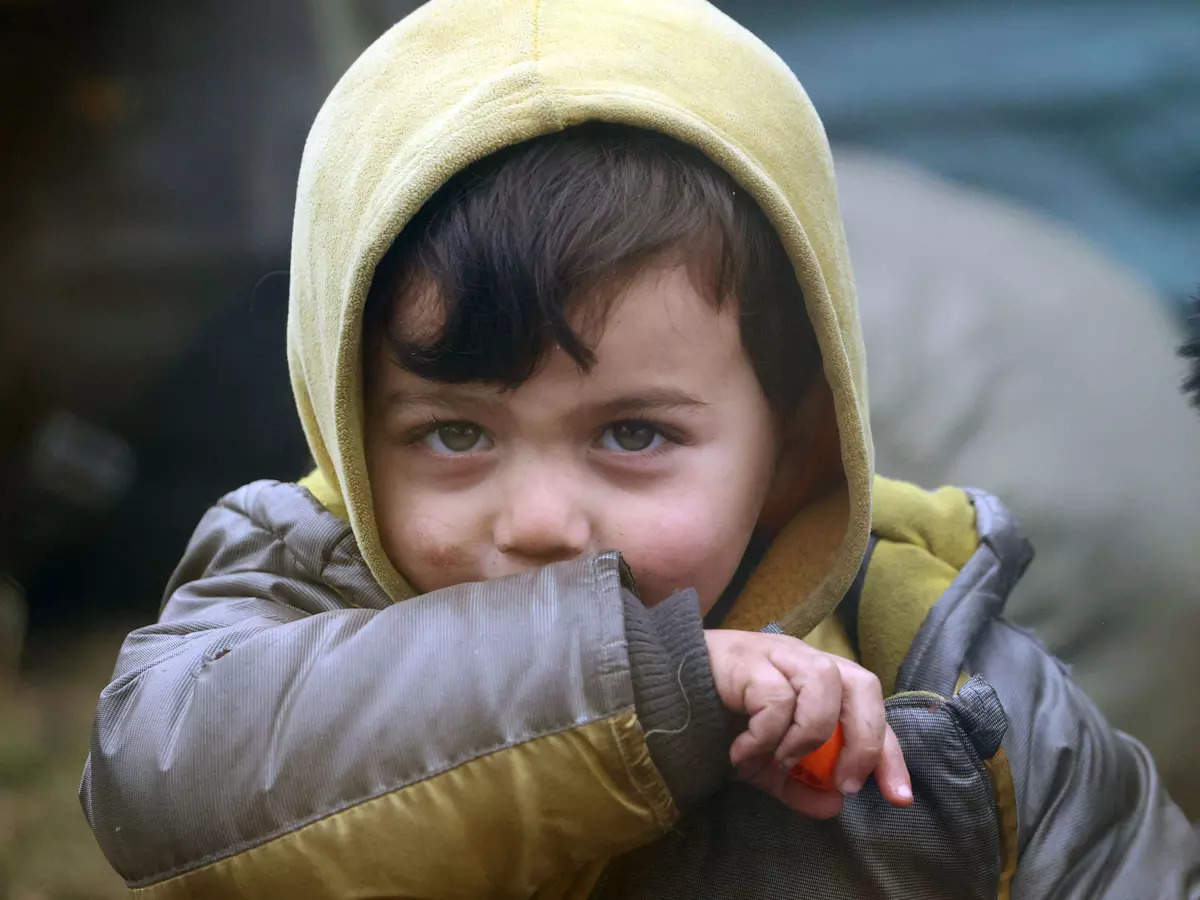 These pictures of migrants braving cold at Poland-Belarus border will melt your heart