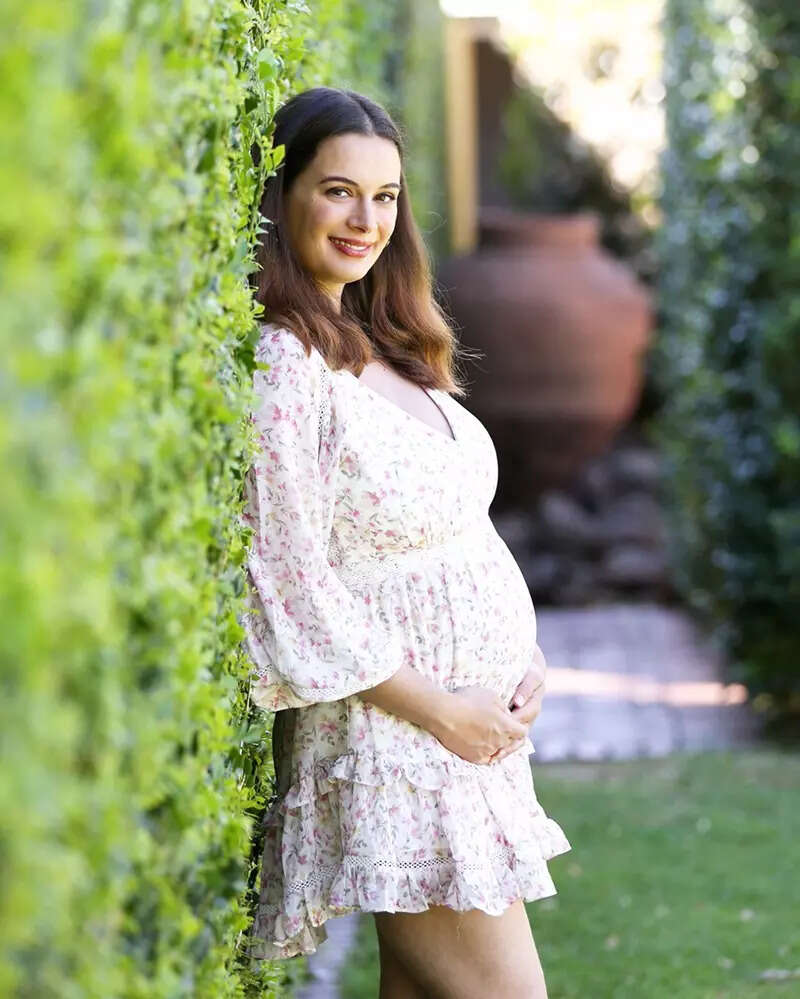 First picture of Evelyn Sharma and hubby Tushaan Bhindi's baby girl goes viral
