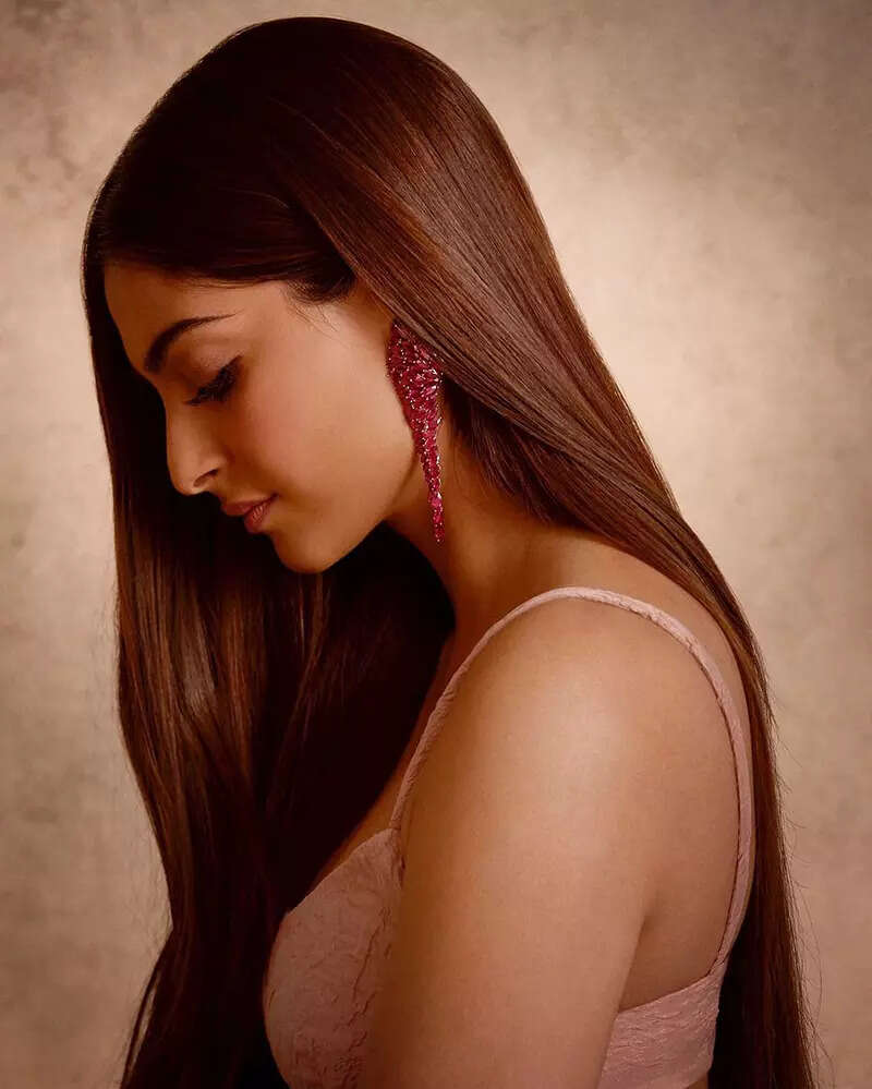 Sonam Kapoor gets brutally trolled for her new photoshoot in an off-shoulder corset top