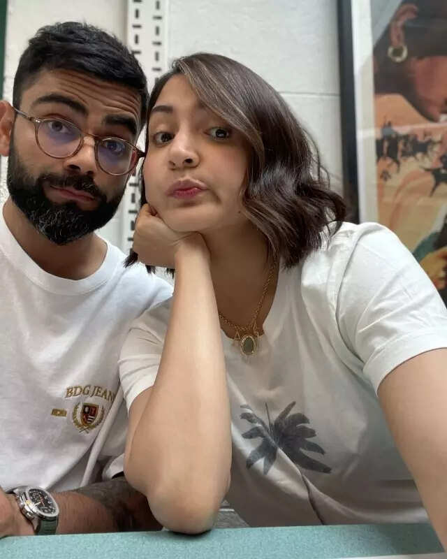 Virat Kohli posts an unmissable photo with wife Anushka Sharma leaving fans impressed!