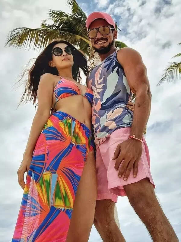 Shiny Doshi and hubby Lavesh’s throwback honeymoon pictures from Maldives are all about relaxing by the beach in style!