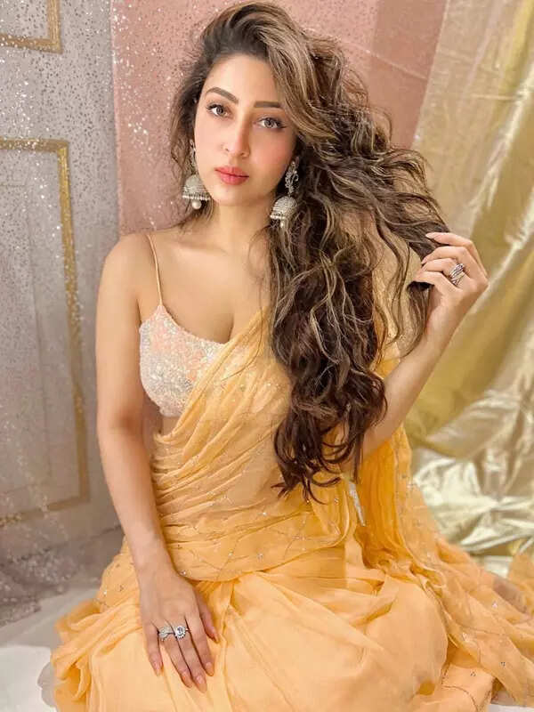 <BR> is turning heads with her bewitching pictures <BR> is turning heads with her bewitching pictures