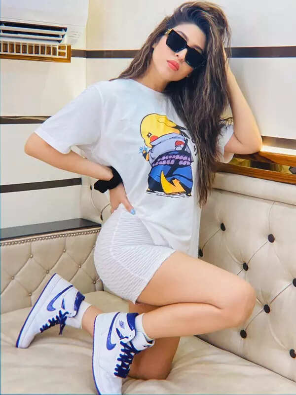 <BR> is turning heads with her bewitching pictures <BR> is turning heads with her bewitching pictures