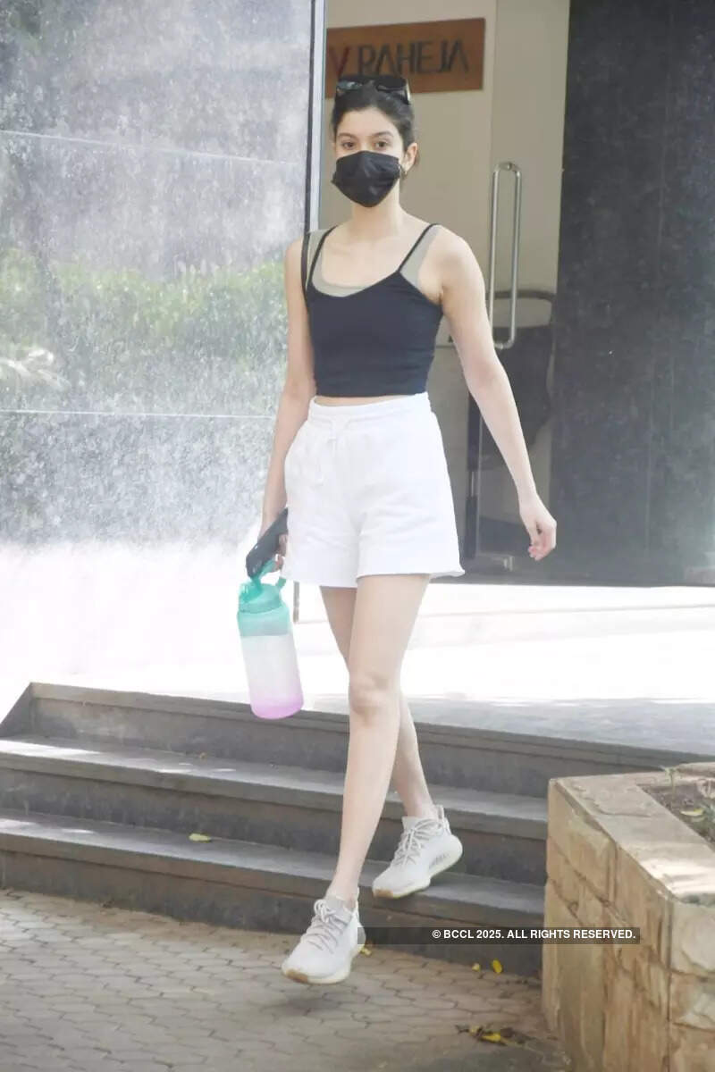 #ETimesSnapped: From Shraddha Kapoor to Shanaya Kapoor, paparazzi pictures of your favourite celebs