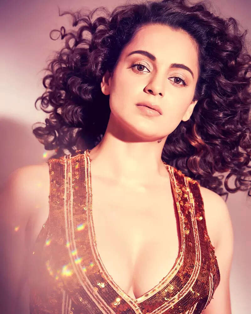Unaffected by FIR filed against her, Kangana Ranaut shares a bold picture in a revealing black dress