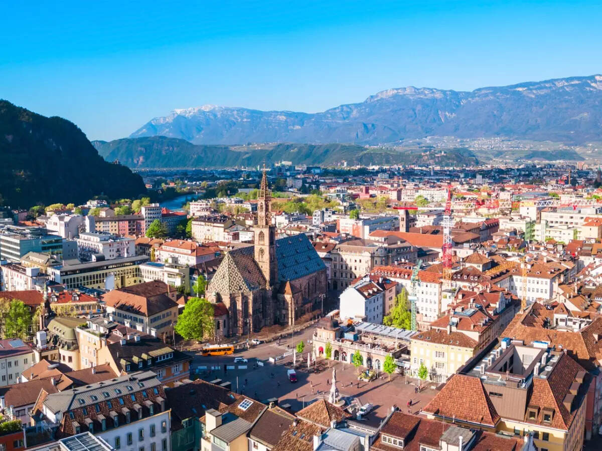Italy's beautiful small towns face coronavirus heat, restrictions imposed Italy's beautiful small towns face coronavirus heat, restrictions imposed