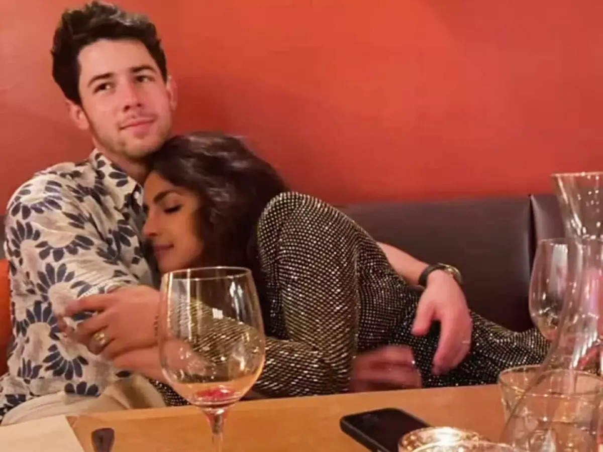 Amid pregnancy rumours, Priyanka Chopra shares a mushy picture with hubby Nick Jonas
