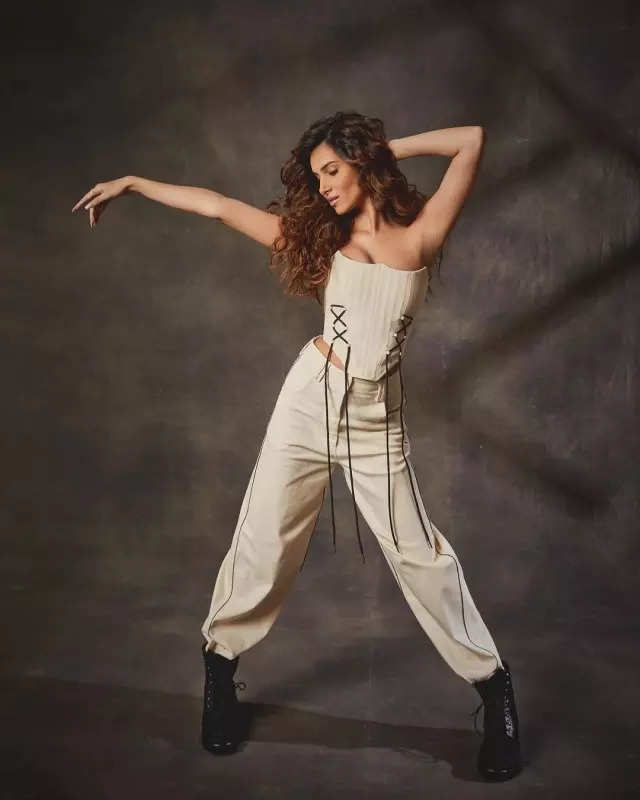 Tara Sutaria raises the fashion quotient in a white corset top and cargo pants, pictures will make you swoon!