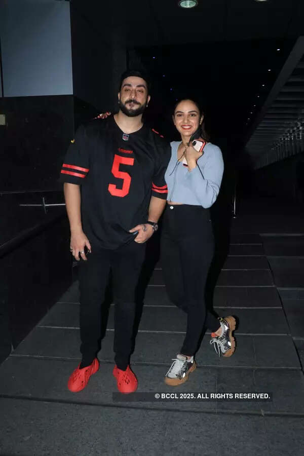 #ETimesSnapped From Shama Sikander to Malaika Arora, paparazzi pictures of your favourite celebs