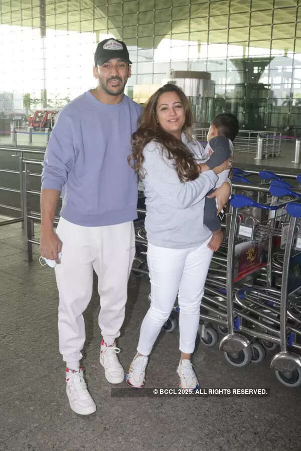 #ETimesSnapped From Shama Sikander to Malaika Arora, paparazzi pictures of your favourite celebs