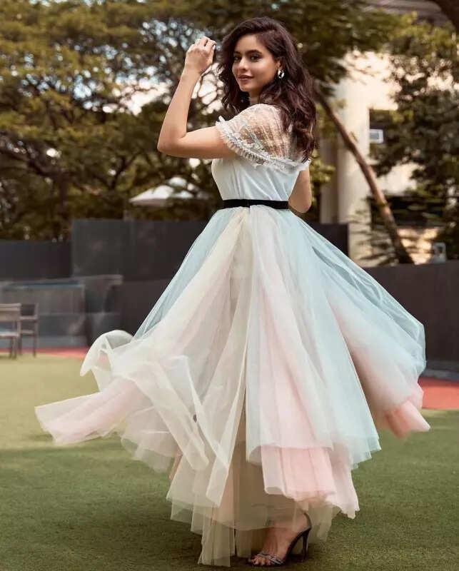 <BR> sets the temperature soaring with these pictures!