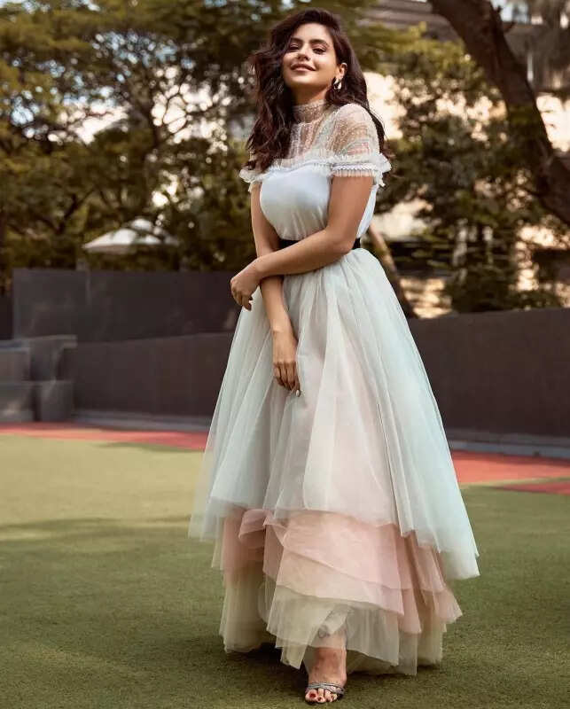 <BR> sets the temperature soaring with these pictures!