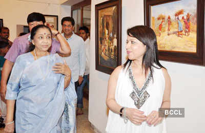Asha Bhosale at art exhibition