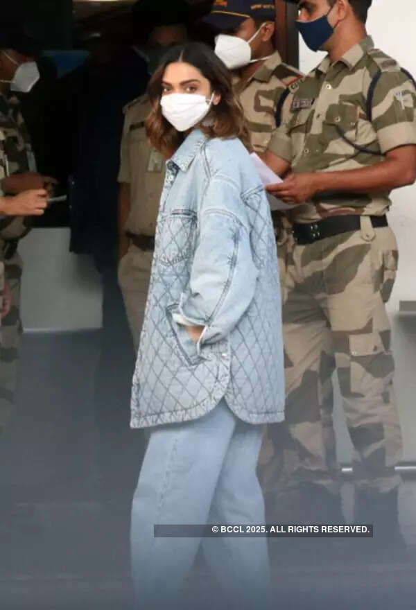 #ETimesSnapped: From Malaika Arora to Sara Ali Khan, paparazzi pictures of your favourite celebs