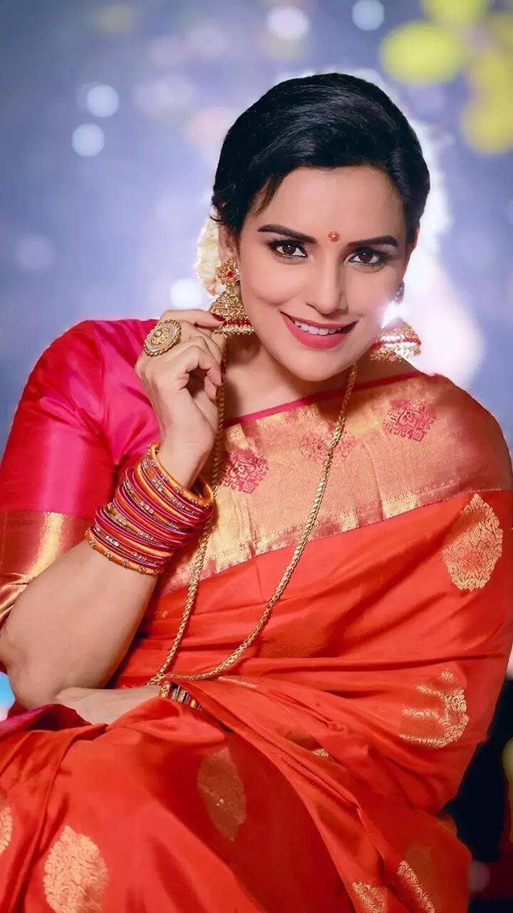 Swetha menon saree