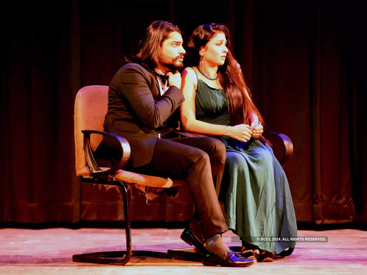 Ek Phool Do Mali: A play