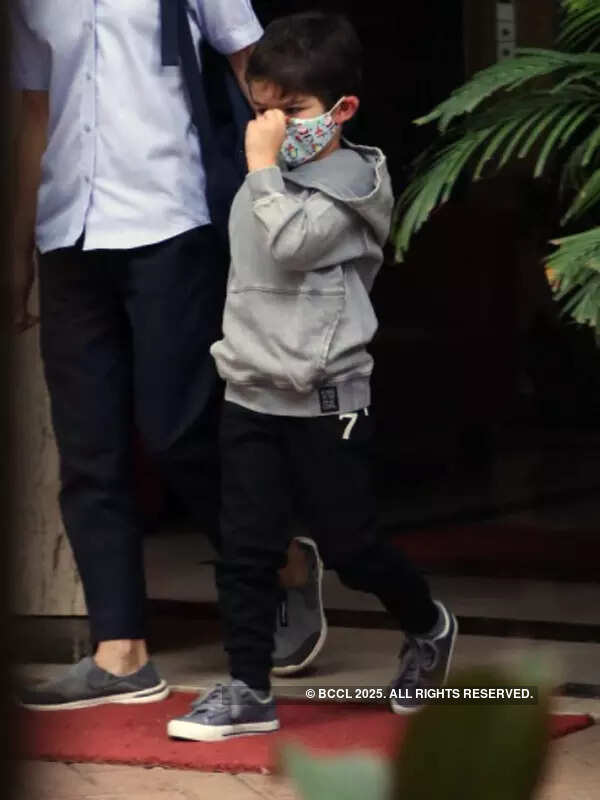 #ETimesSnapped: From Nora Fatehi to Salman Khan, paparazzi pictures of your favourite celebs