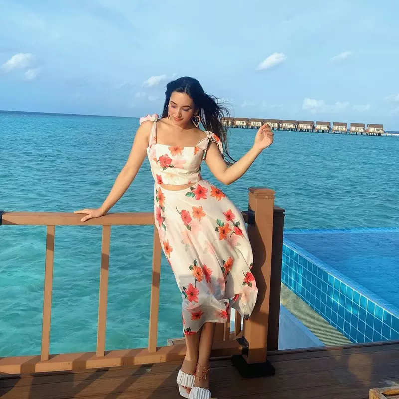 Glamorous pictures of Nepali beauty Aditi Budhathoki are too good to miss!