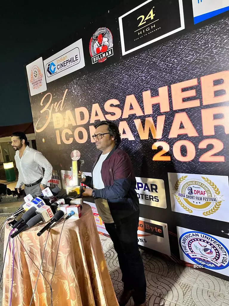 Pictures of Director Jai Prakash Mishra being honoured with the Dada Saheb Phalke Icon Award Films as the Best Director for "Good Morning EMI"