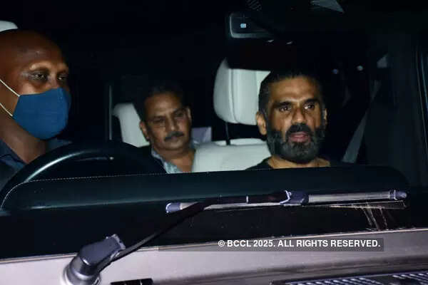 #ETimesSnapped: From Kangana Ranaut to Urvashi Rautela, paparazzi pictures of your favourite celebs