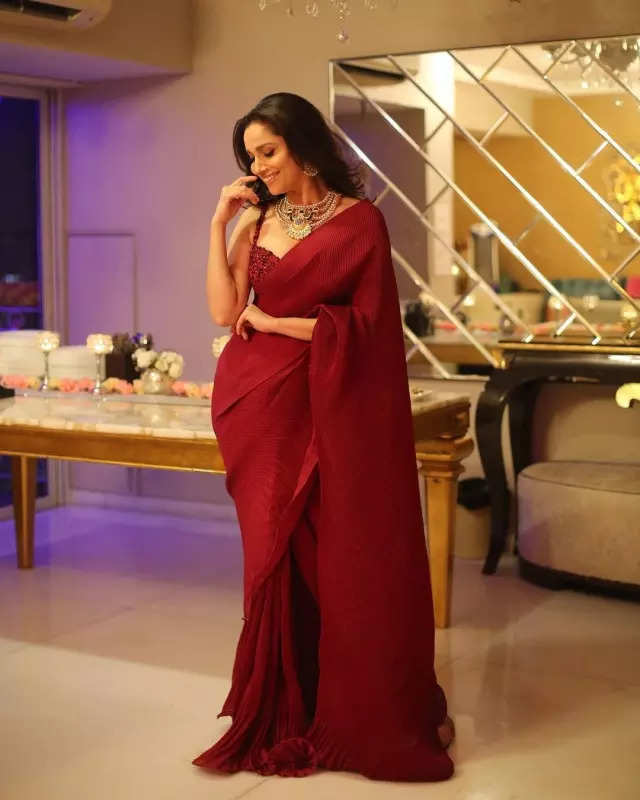 Ankita Lokhande dazzles in a red saree with beau Vicky Jain amid countdown to wedding, photos will leave you spellbound | Photogallery - ETimes