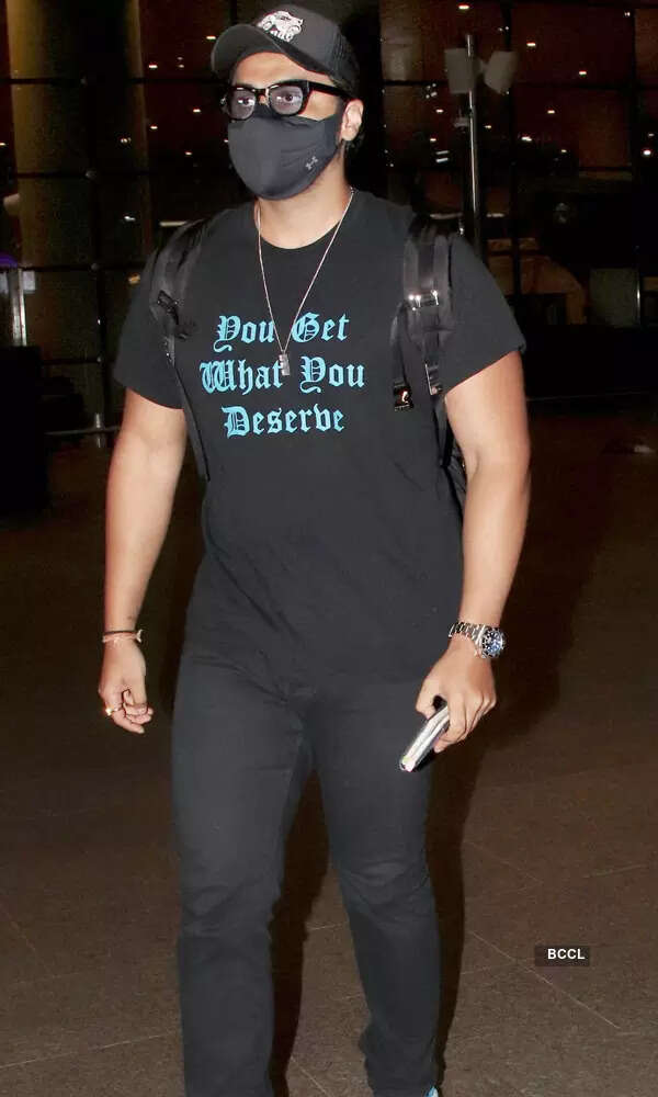 #ETimesSnapped: From Malaika Arora to Janhvi Kapoor, paparazzi pictures of your favourite celebs