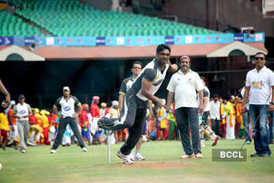 Suniel Shetty practice for CCL match