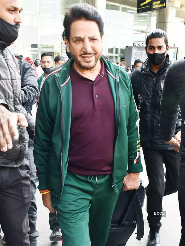 #ETimesSnapped: From Janhvi Kapoor to Raveena Tandon, paparazzi pictures of your favourite celebs