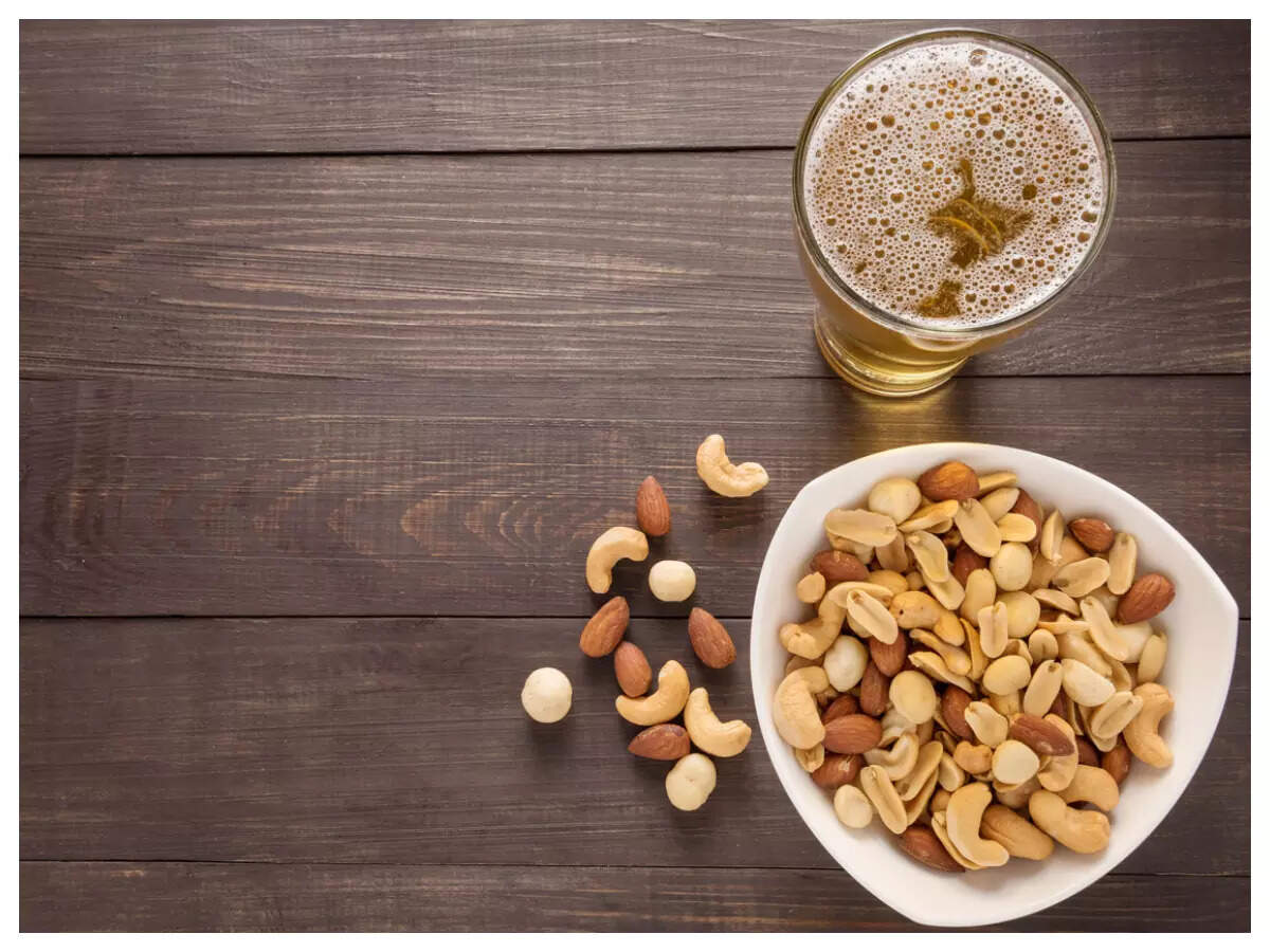 The scientific reasons why salted peanuts are served with drinks in bars