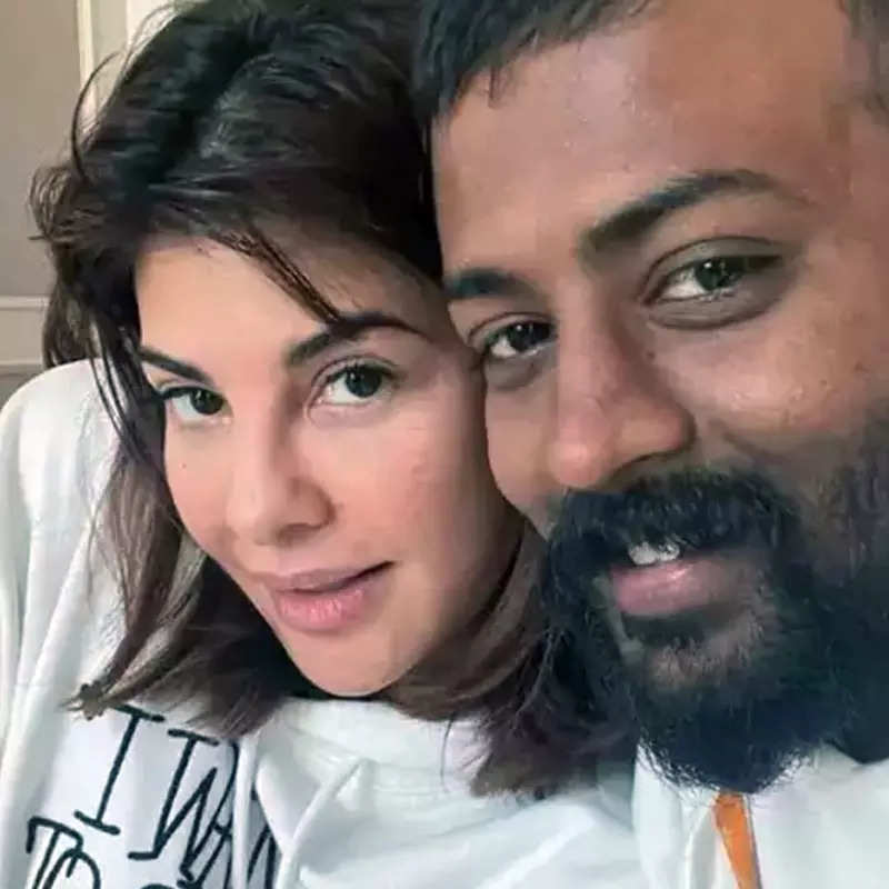 After viral cosy pictures with Conman Sukesh Chandrasekhar, Jacqueline  Fernandez appears before ED | Photogallery - ETimes
