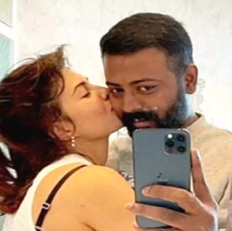 After viral cosy pictures with Conman Sukesh Chandrasekhar, Jacqueline Fernandez appears before ED