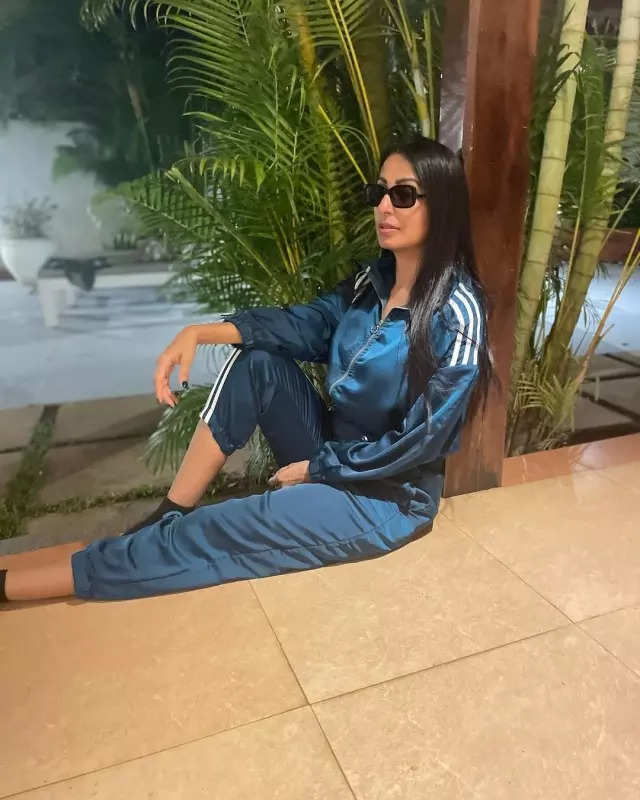 Bigg Boss fame Kashmera Shah turns heads with her glamorous avatar